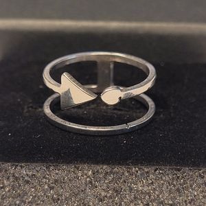 "Arrow and Point" ring